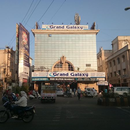Grand Galaxy Hotel Krishna Нашик Екстериор снимка